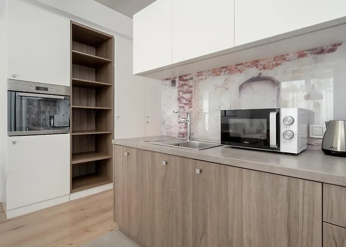 Beautiful White - Beige Apartment With Balcony In Wroclaw By Noclegi Renters