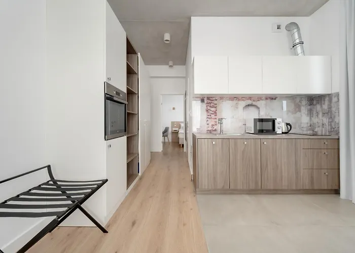 Beautiful White - Beige Apartment With Balcony In Wroclaw By Noclegi Renters