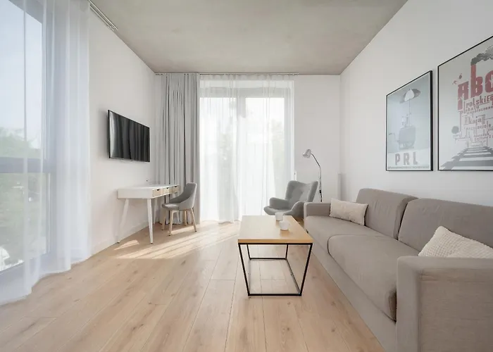 Beautiful White - Beige Apartment With Balcony In Wroclaw By Noclegi Renters
