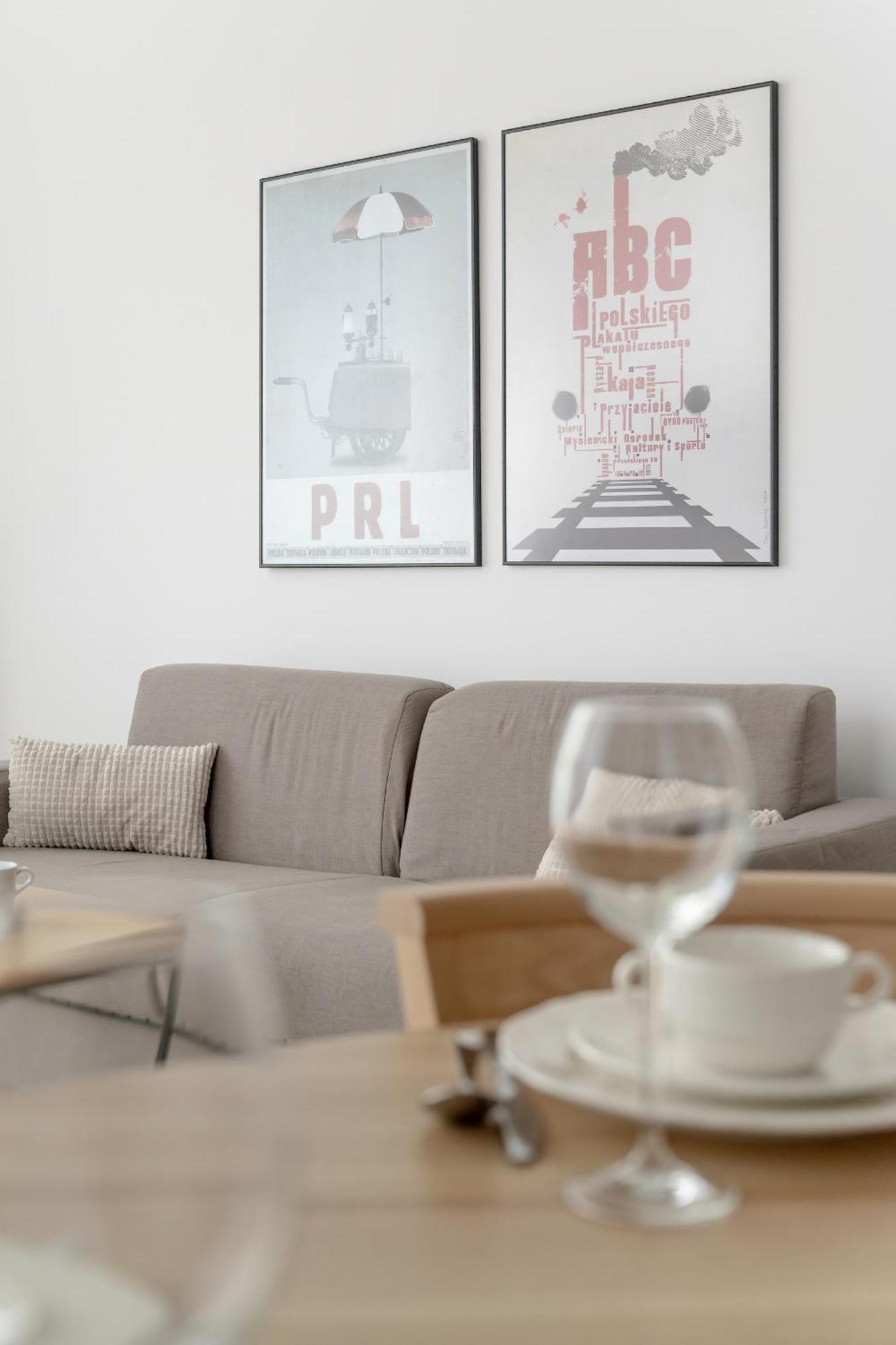 Beautiful White - Beige With Balcony In By Renters *