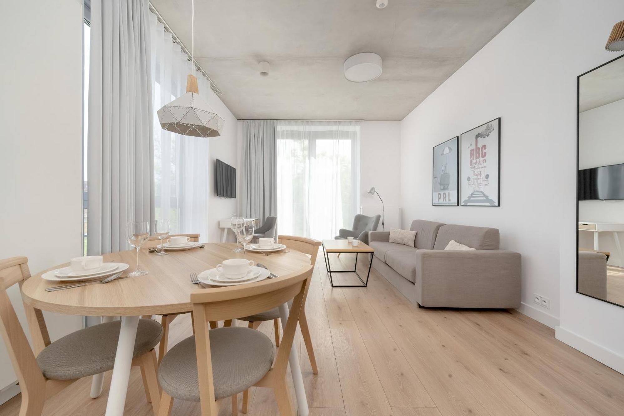 Beautiful White - Beige With Balcony In By Renters *