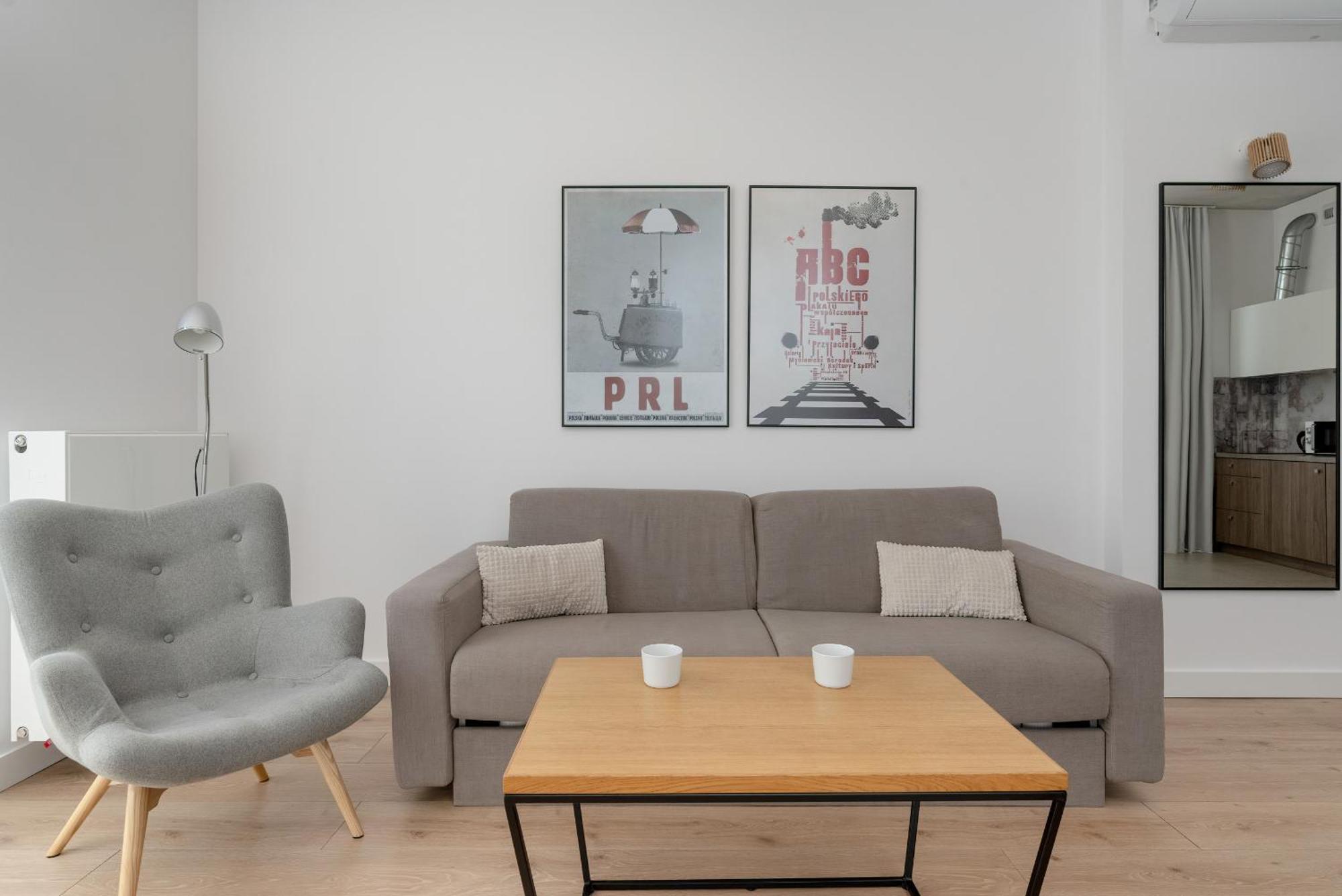 Apartment Beautiful White - Beige With Balcony In By Renters