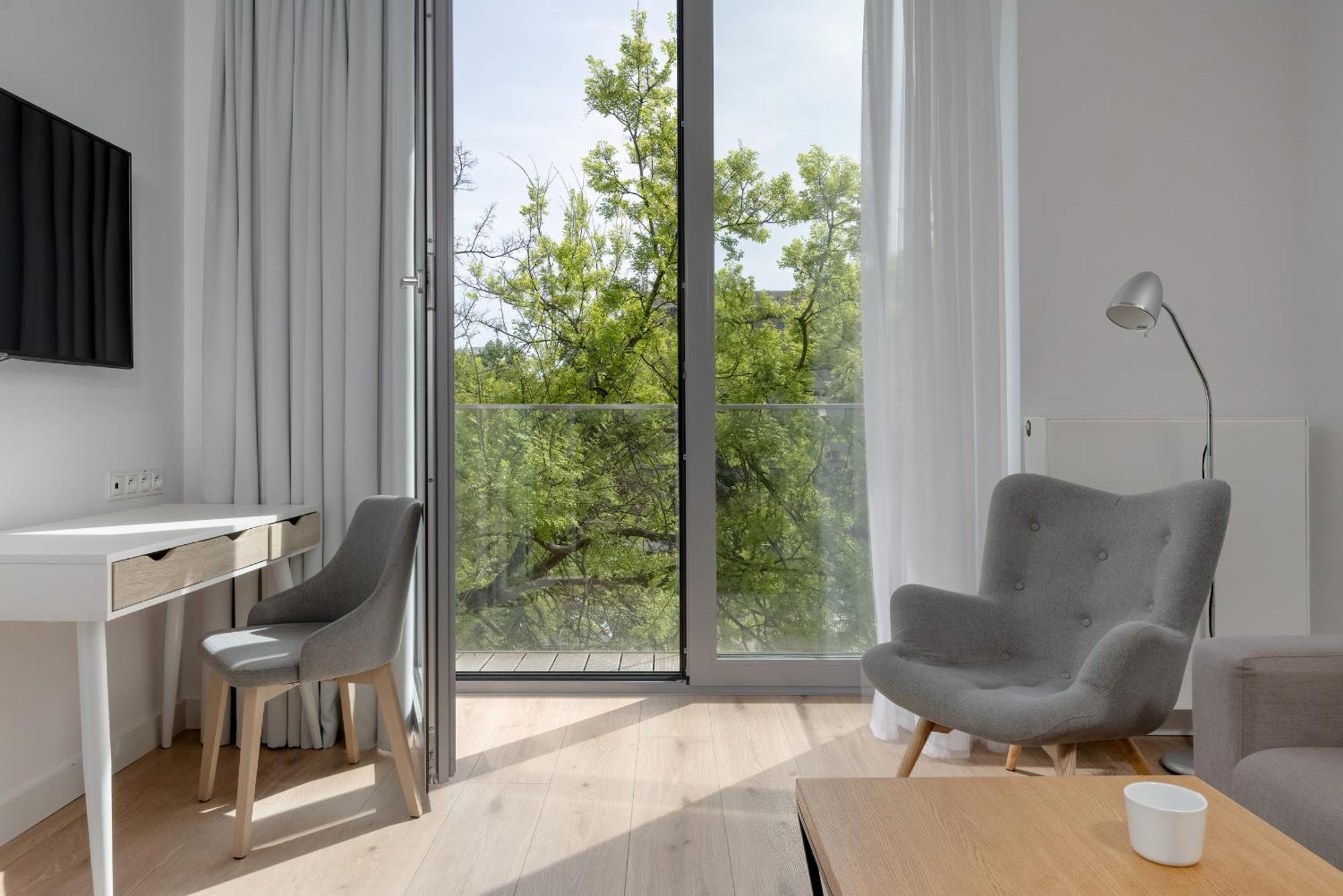 Apartment Beautiful White - Beige With Balcony In By Renters *